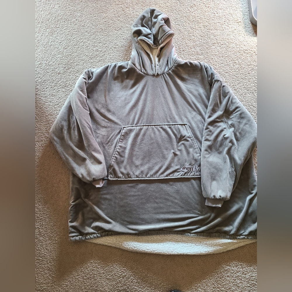 Comfy wearable blanket